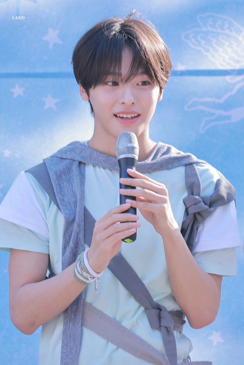 𝑳𝑨𝑵𝑫 tweet media