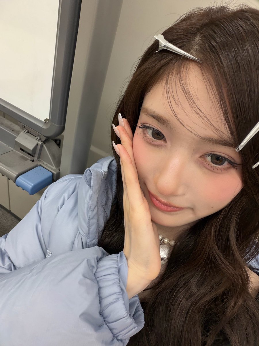 じん tweet media