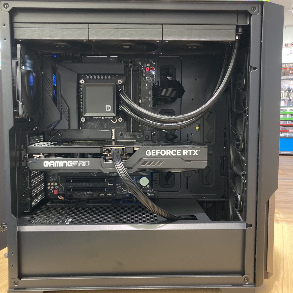 Dospara_kfk's tweet image. お客様ご依頼の #組立代行 PCが完成‼️
#ANTEC P20CEのケースでご注文頂きました。

ブラックで統一した、大人びたシックな仕上がりです✨

見積り無料！お気軽にご相談ください😊
 #自作PC #ドスパラスタッフ #GIGABYTE #Palit