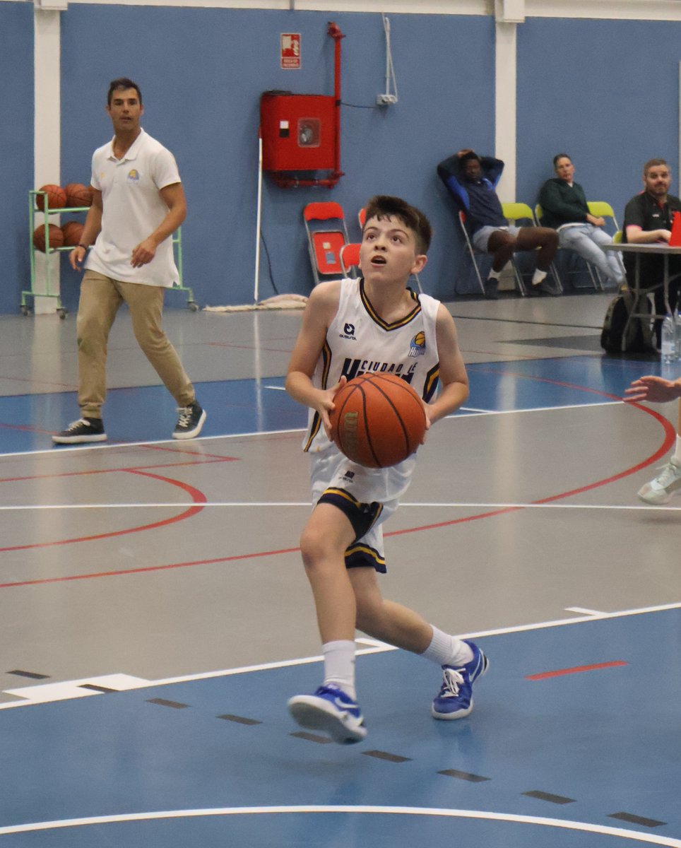 fabhuelva's tweet photo. 🔝 ¡Ciudad de Huelva vence su 2º partido y da un paso de gigante, acercándose al #CADEBA26! #FFIM2026
🏀 @MaristasHuelva 44-87 @CiudadDeHuelva
📊 Afición FAB https://t.co/x7StyK3taa