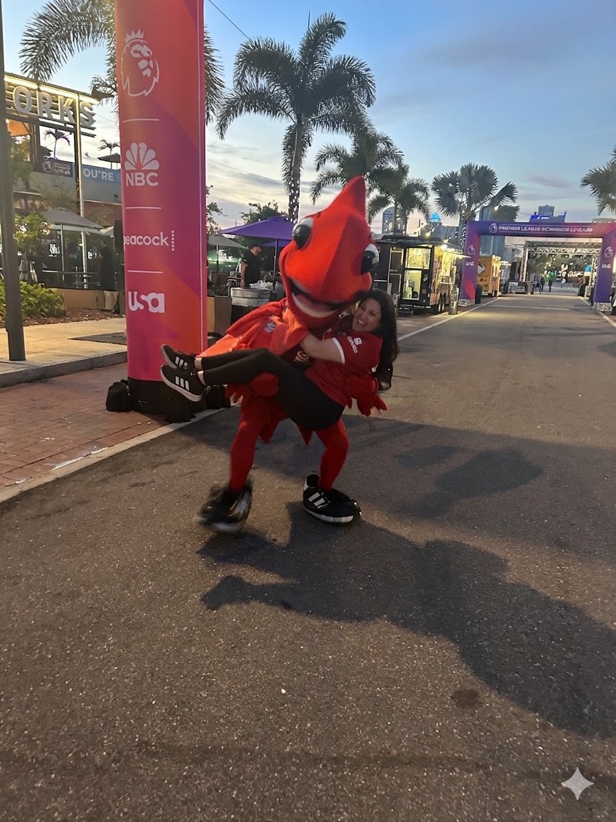 AmyKate8LFC's tweet photo. @mightyred_lfc really knows how to sweep a girl off her feet. 💃❤️ Starting the Tampa Fan Fest on a high note (literally)!
Just your average morning getting carried by a favourite bird. ✨ No big deal. Up the Reds! 🔴
#LFC #MightyRed #MyPLMornings #TheRedWay #YNWA https://t.co/p6vJc7DlNY