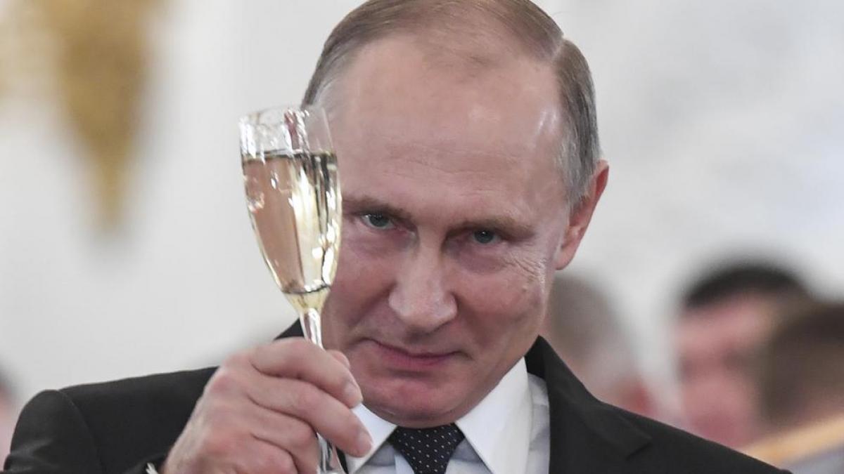 Vladimir Putin 🇷🇺 fake tweet media