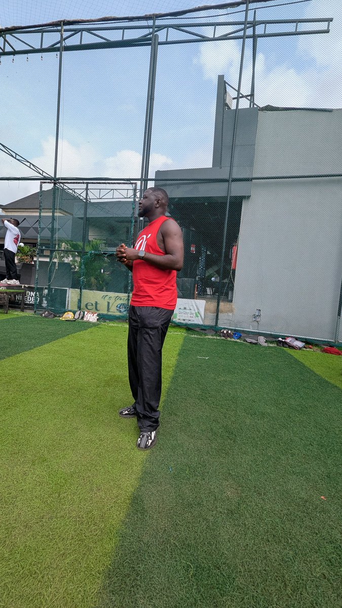 2PLAYFULIBADAN's tweet photo. The man in red ♥️ 
A fit man 🎖️ 

@RIAOFIBADAN nice to have you around boss. https://t.co/u7t4cFUslr
