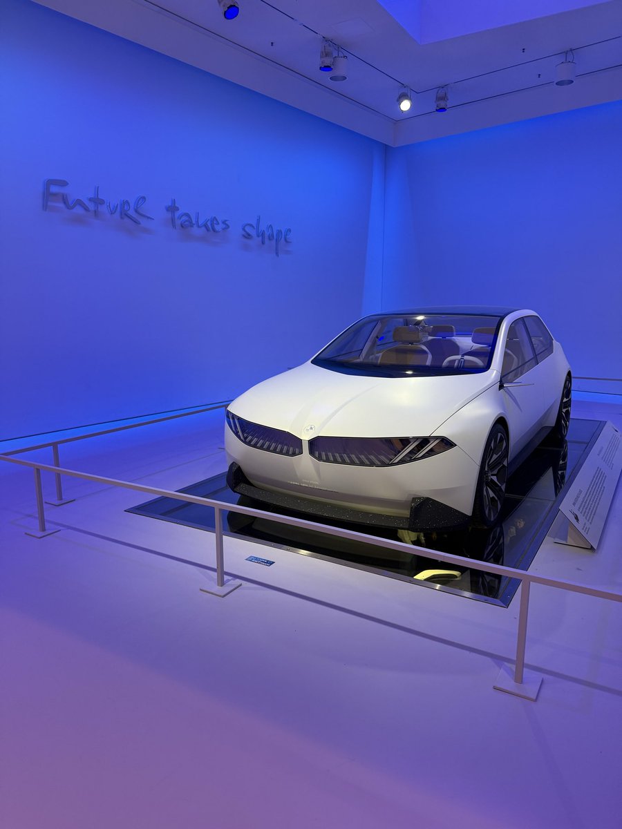 HassimiouBh86k's tweet image. Le BMW Museum est un véritable chef-d’œuvre ! J’y ai passé des heures, captivé par les légendes automobiles qui y sont exposées. Le niveau de détail est tout simplement incroyable. Si vous êtes passionné de voitures, ce musée est un incontournable. #Carlovers #Munich #BMW