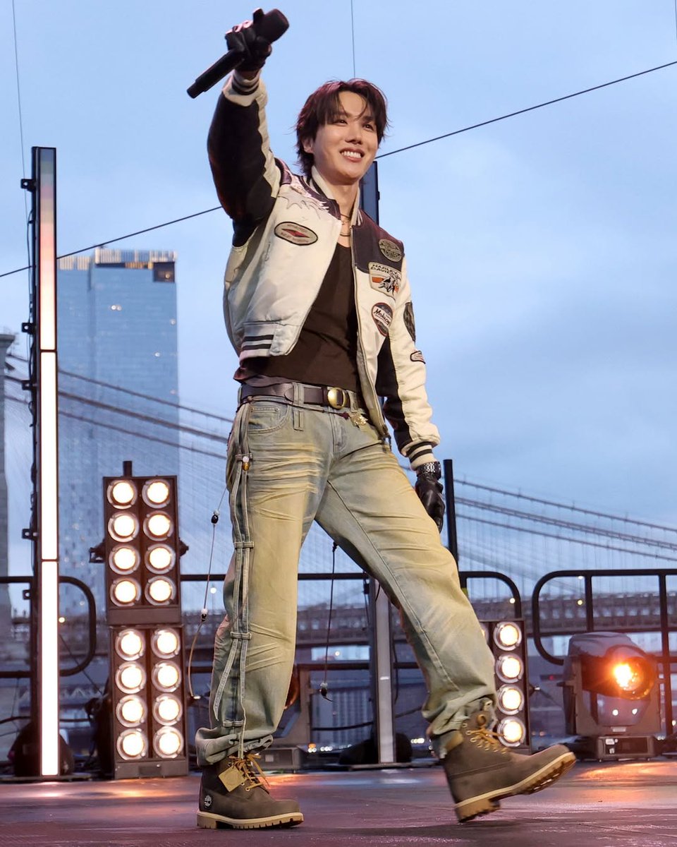VoteForJhopeKR's tweet photo. ✅️2026 SEC AWARDS 해시투표
@secawards 팔로우 + RT &amp; REPLY🔥

‼️1차 해시투표 기간
🗓4/27 PM12시(KST)까지 
해시 투표 기간이 짧습니다 함께 투표해 주세요!

#JHope  #ArtistaMasculinoInternacionaldoAno
#SECAwards https://t.co/KQPNrv6GOu