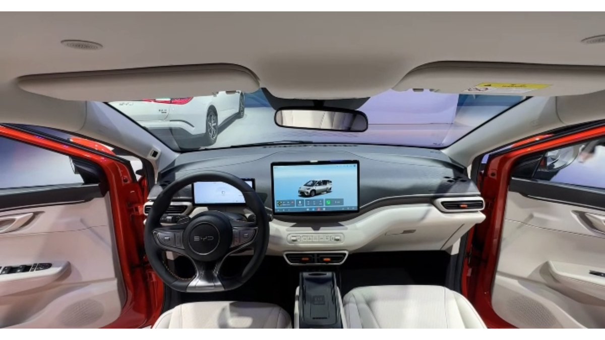 thinkercar's tweet image. BYD's entry-level model Seagull equipped with LiDAR debuted at the Beijing Auto Show. 
In addition to the roof-mounted LiDAR, the rear features the "Eye of God B" badge and a small blue light representing intelligent driving.
#BYD #BYDSeagull #LiDAR #BeijingAutoShow