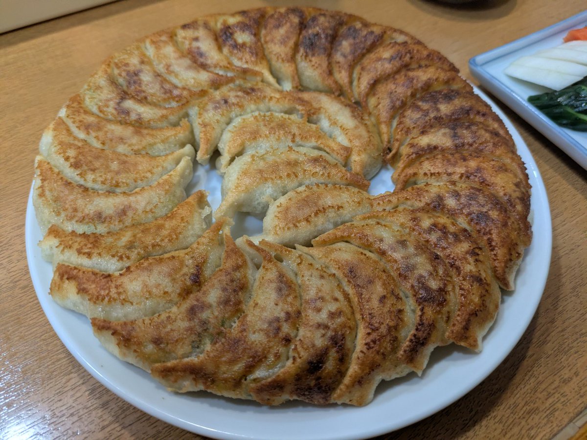 simotoma's tweet photo. 福島円盤餃子、満腹と照井、連チャン https://t.co/SLO350iohk