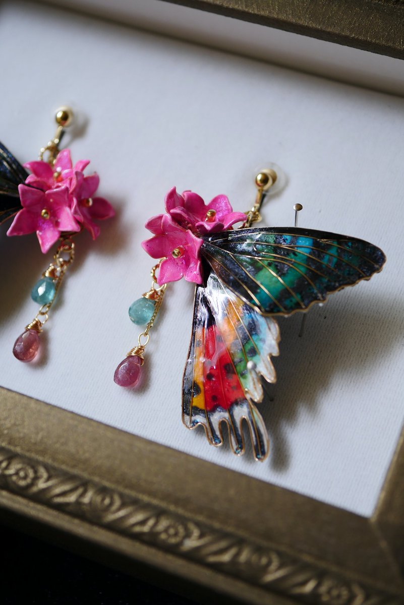 【 #レザフェス5 お知らせです💡 】

『レザフェスvol.5』
●日程:5.23(土)12時-19時
　　　 5.24(日)12時-18時
●会場:TFT東館9F 906
●SP:C-1 caprice&amp;milimili
( <a href="/milimili_m/">milimili</a> さんと両日出展)
※入場料無料

お時間よろしければ是非、デザフェスと梯子をしませんか？
capriceの作品は引用先にて
↓