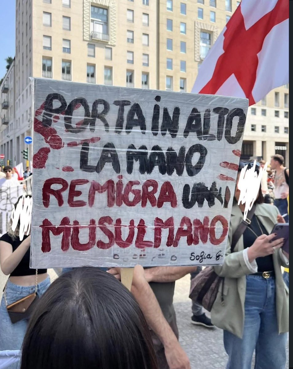 Porta in alto la mano , sono il tuo capitano, muovi al tempo il bacino sono io capitano uncino!!

#remigrazione