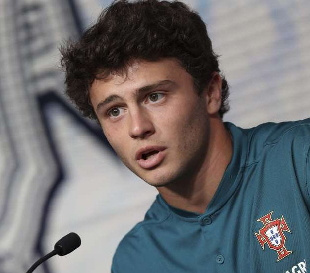 TMfutbal's tweet photo. 🚨🗣️ Joao Neves: “Cristiano was playing in the 2006 World Cup when I was just ONE year old. Twenty years later, I’ll be playing in a World Cup with him. It’s a dream.” https://t.co/0xqfl5i2gk