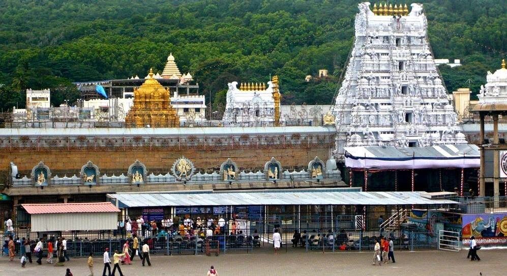 varta24news's tweet image. 🚨 𝐓𝐄𝐌𝐏𝐋𝐄 𝐔𝐏𝐃𝐀𝐓𝐄

Tirumala Tirupati Devasthanam to suspend VIP darshan from May 1 due to heavy summer holiday rush.

Devotees advised to plan accordingly 🙏

#Tirupati #TTD  #TempleNews