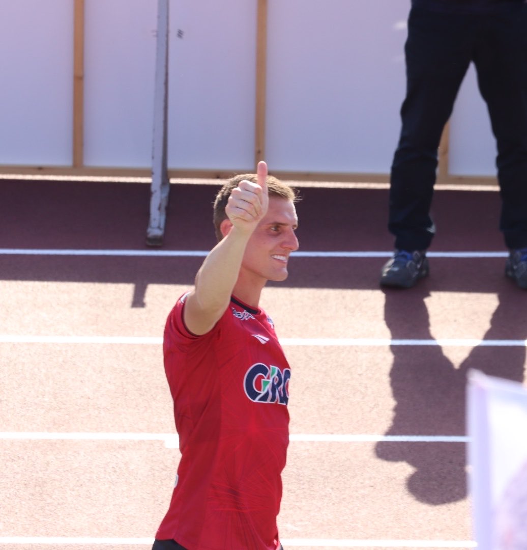 およぬ tweet media