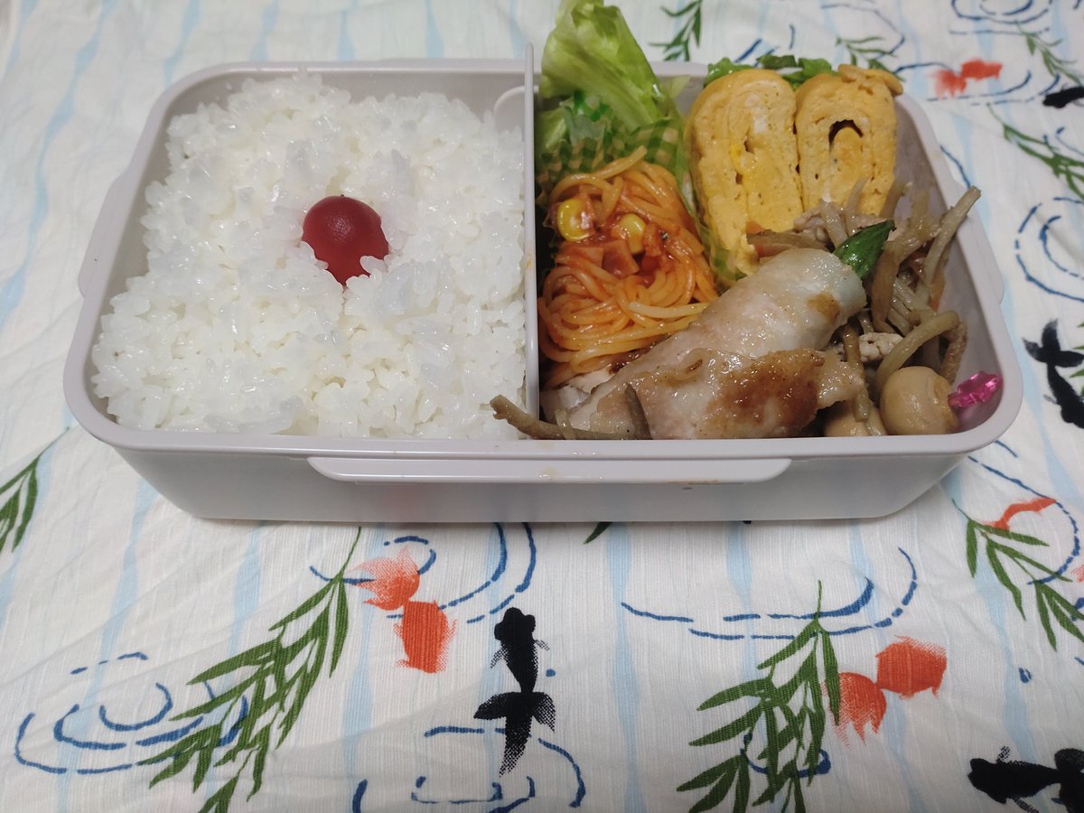 8巻読んで作りたくなって、数時間前にせっせと作ってました。
座村イヲリと座村清市のお弁当
お弁当箱のサイズが足りなかった
 #カグラバチ