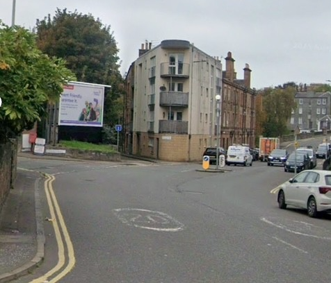 LivingStreetsEd's tweet photo. We’re supporting local efforts to improve road safety on Newhaven Road at Stewartfield. Multiple problems include:
* speeding
* narrow pavements
* inadequate road crossing
* pavement parking.
Email road safety concerns to: transport.roadsafety@edinburgh.gov.uk - and copy us in!📷 https://t.co/f7BV2AquqS
