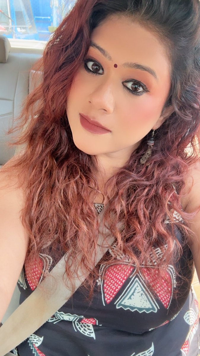 Ohhsokohlic's tweet photo. Bringing back the #BindiTwitter 🌸✨ https://t.co/wbetLEZdNN