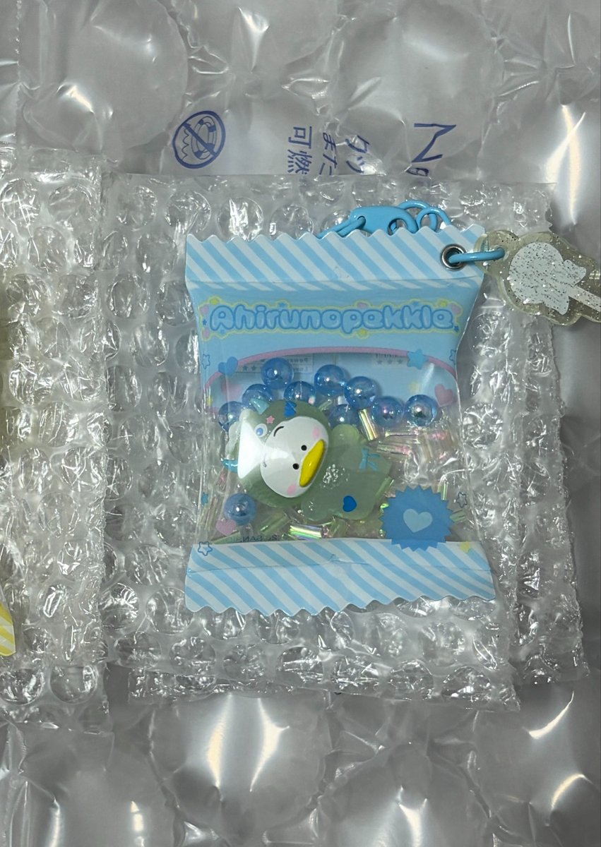 _aqua_prc's tweet photo. @trhk_tkyu 検索より失礼します。
こちらのペックルとキティの交換可能でしょうか。ご検討のほど、よろしくお願いいたします。郵送にて交換希望です。 https://t.co/u2nE8BImxH