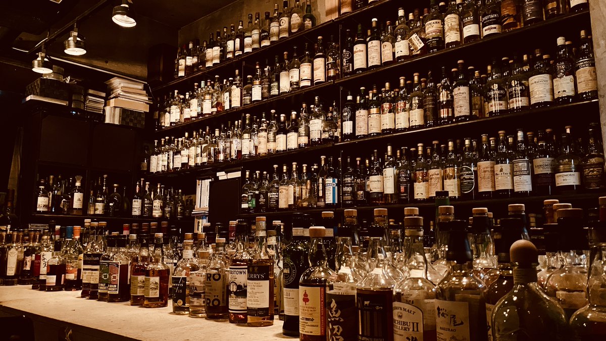 bar_despera's tweet image. ということで今年もG.W.期間がやってくるわけですが、
私の「ですぺら」は全く普段通り＜火＆水曜日＞の定休日がお休みで、それ以外の土・日・祝日は営業しております。
よろしくですー。
#singlemalt #whisky 
facebook.com/singlemalt.des…