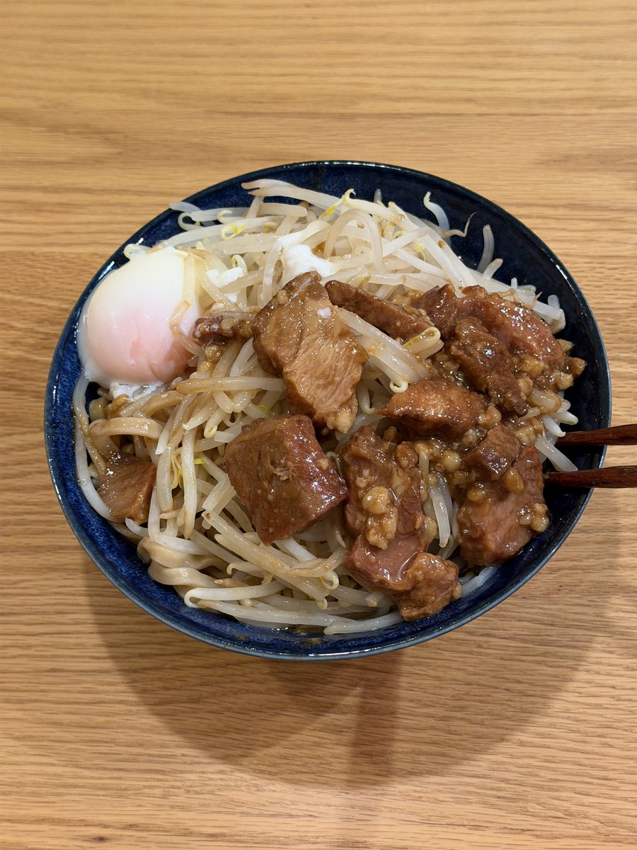 つつ tweet media