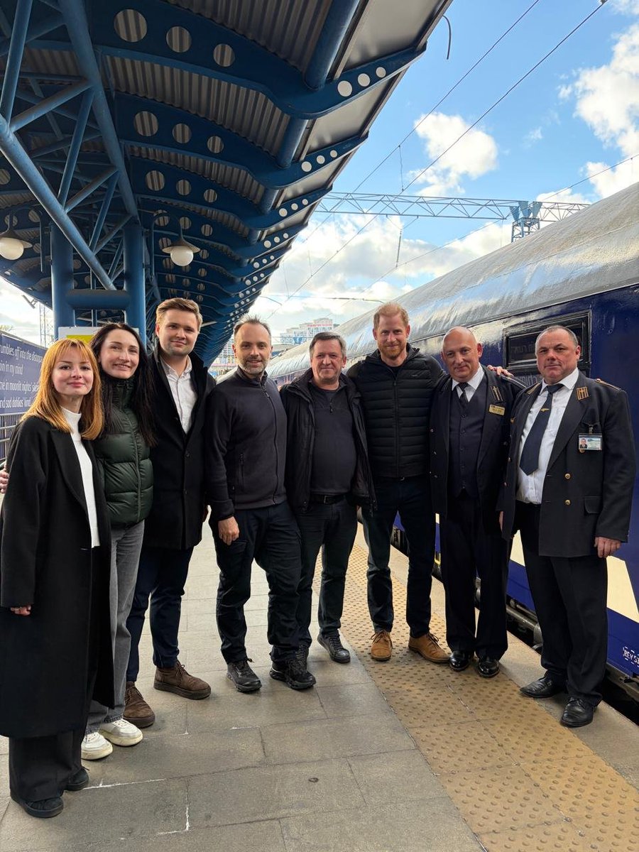 Royal hospitality of our #IronDiplomacy team👑🚆