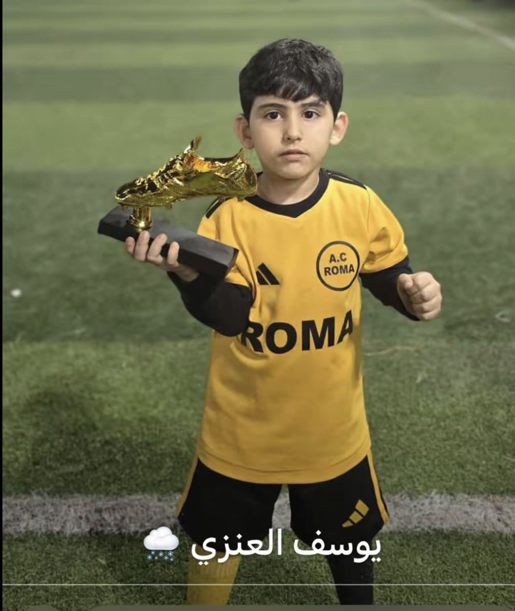 saleehatwii's tweet photo. ما شاء الله #مبدعون_في_خليجنا الموهوب يوسف محمد العنزي من #الكويت يدرس في روضة البشاير في جابر الاحمد
مهاجم لعب في اكاديمية روما مع الكابتن منصور العنزي ولمهارته تم انضمامه لنادي الكويت مع المدرب محمد الظفيري
الوطن والخليج يفخر بامثاله يستحق التشجيع  والإشادة #السعودية #قطر https://t.co/XI9Y5DWwga