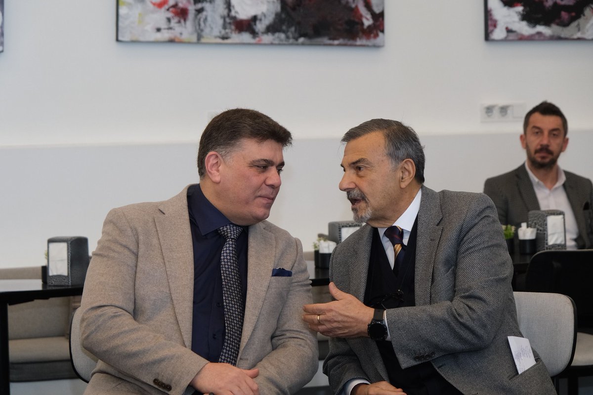 ilyasbozkurt_tr's tweet photo. TESİAD Genişletilmiş İstişare Heyeti Toplantısı öncesinde, katılımcılar TESİAD Kurucu Genel Başkanı Dr. İlyas Bozkurt ile Çamlıca Tower lobisinde bir araya geldi. https://t.co/X94AttM3ko