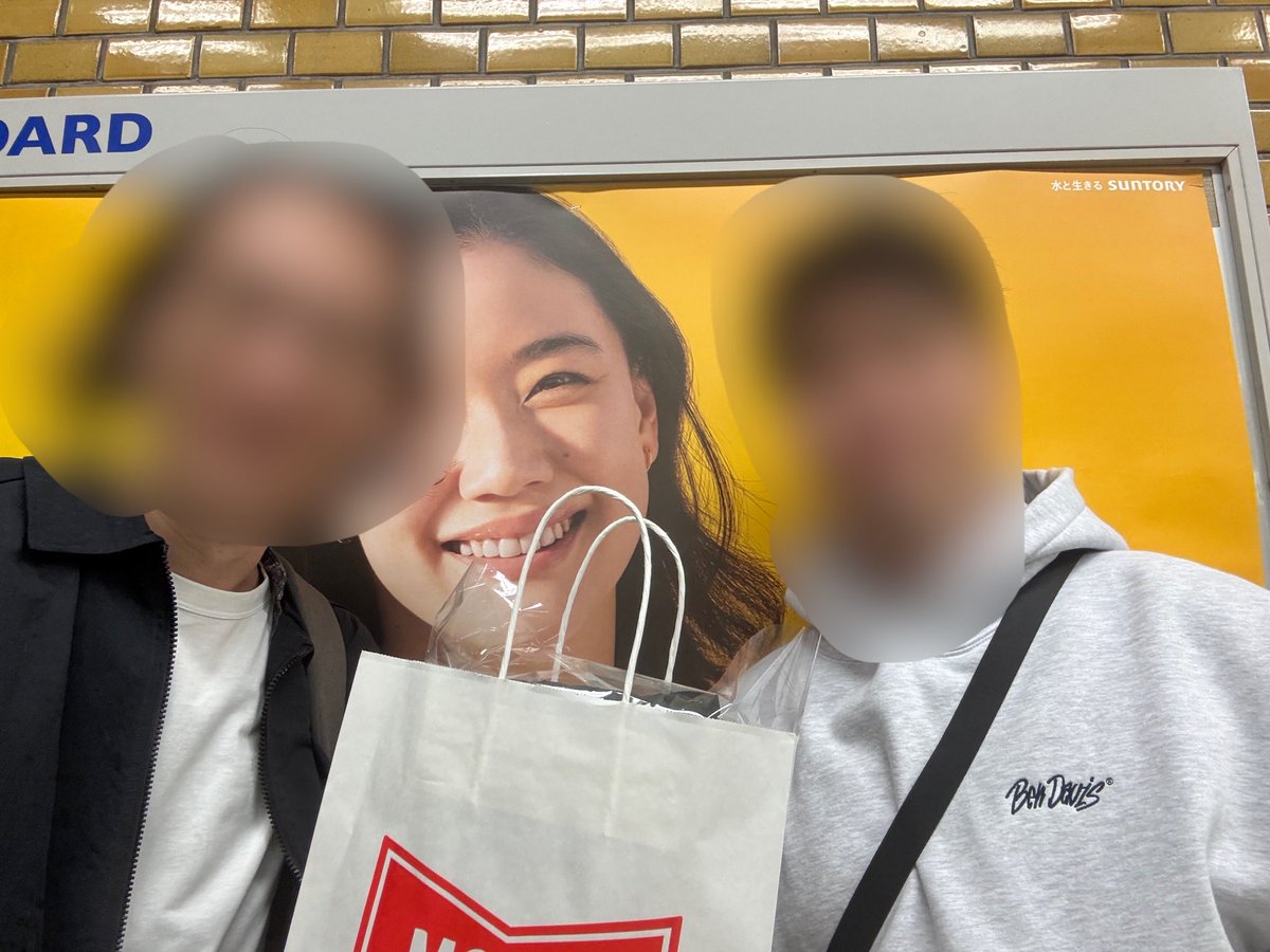 inzaroid's tweet photo. 【御礼】
本日は #みんなのペチカ vol.194 2部へ新ネタ「無人販売所」を引っさげて出演しました🥦
ありがとうごさいました🥦
お楽しみいただけましたでしょうか🥦
ネタ後、MCのジグロポッカ 山本さんに触れていただき、カウボーイの「舞台上での無発言」を回避🐮

街で私はショッピング🛍️ https://t.co/yCkhDWXXlI