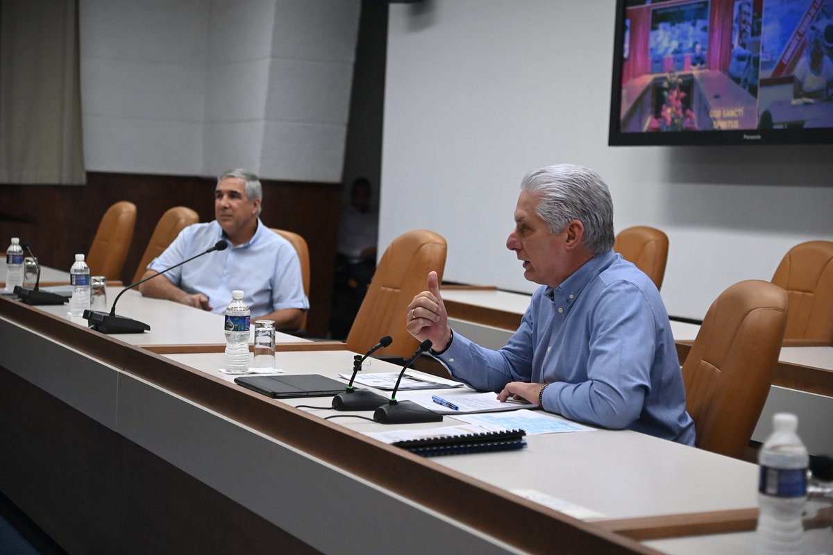 🇨🇺| Una tecnología para el uso del crudo nacional desarrollada por el Centro de Investigaciones del Petróleo ha roto con el mito de que el petróleo cubano de alta densidad y viscosidad no podía procesarse a partir de soluciones propias.

📎| presidencia.gob.cu/es/noticias/el…