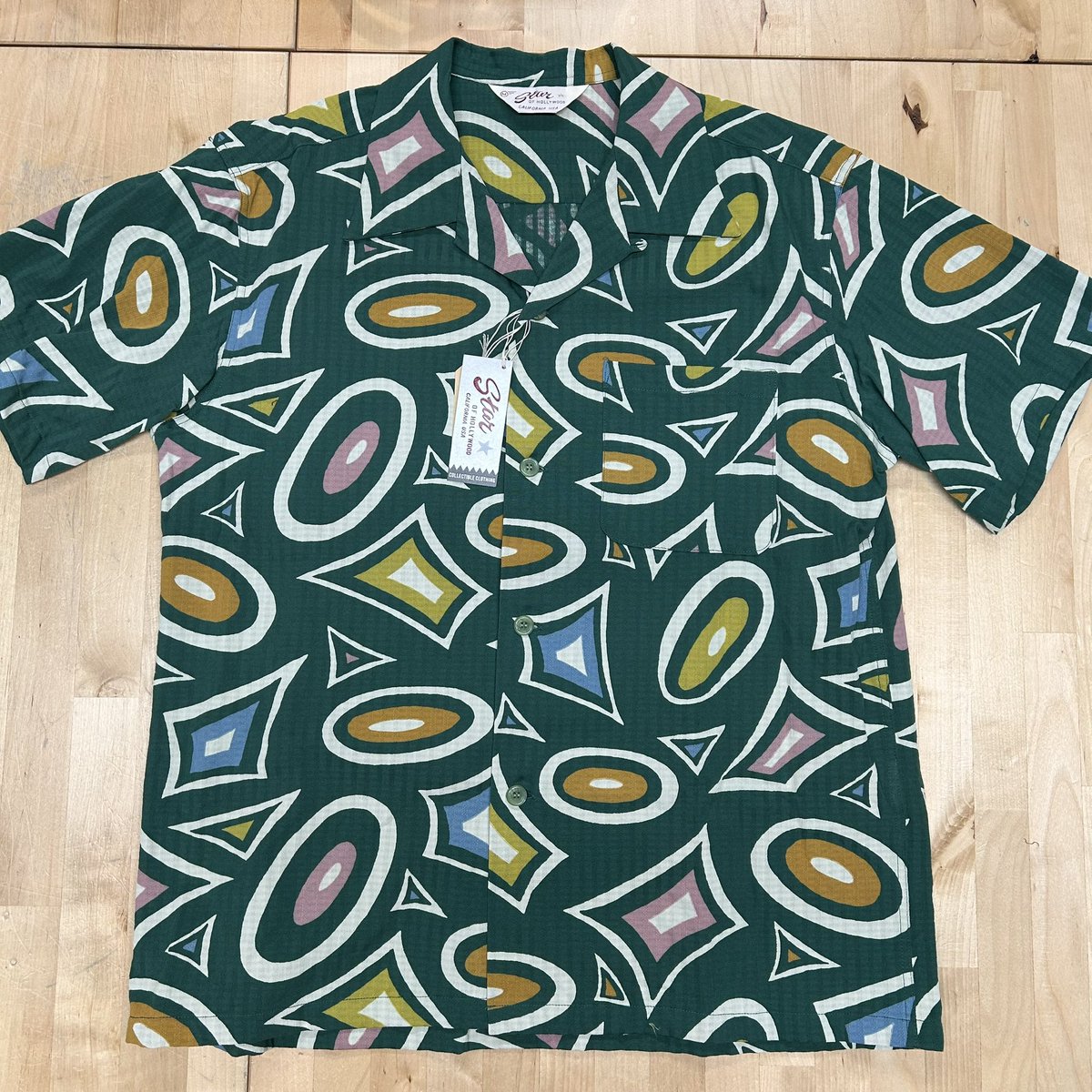 j_mochi's tweet image. 【STAR OF HOLLYWOOD】
【品番: SH39712-145(GREEN)】
「MODERN」
「DOBBY COTTON OPEN SHIRT」

素材:綿100%
税込価格:¥20900
日本製
Mid 1950s
Dobby Cotton
Discharge Print

mochizuki.fashionstore.jp/items/142879532