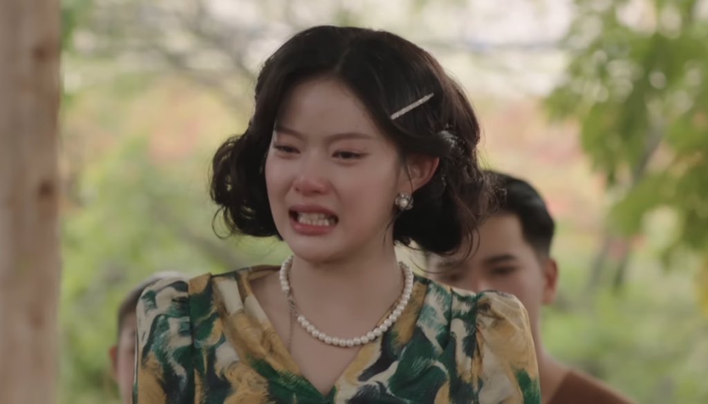 รักสเตรทก้ต้องมีน้ำตาอยู่แบบนี้แหละลูกเอ้ยย เก็บเสื้อผ้าใส่กระเป๋าปาดน้ำตา แม่จะพาไปหาพิมมาอิงโกะ ไปเดบิ้วนะลูกสร้อย