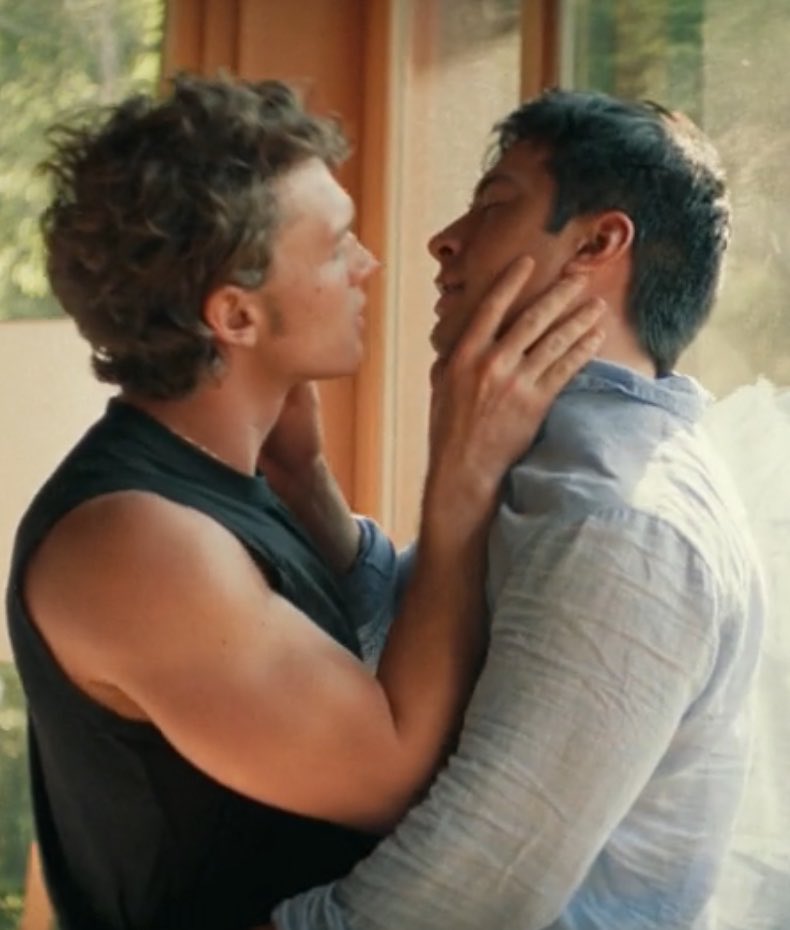 rebecca 🍂🏒 tweet media