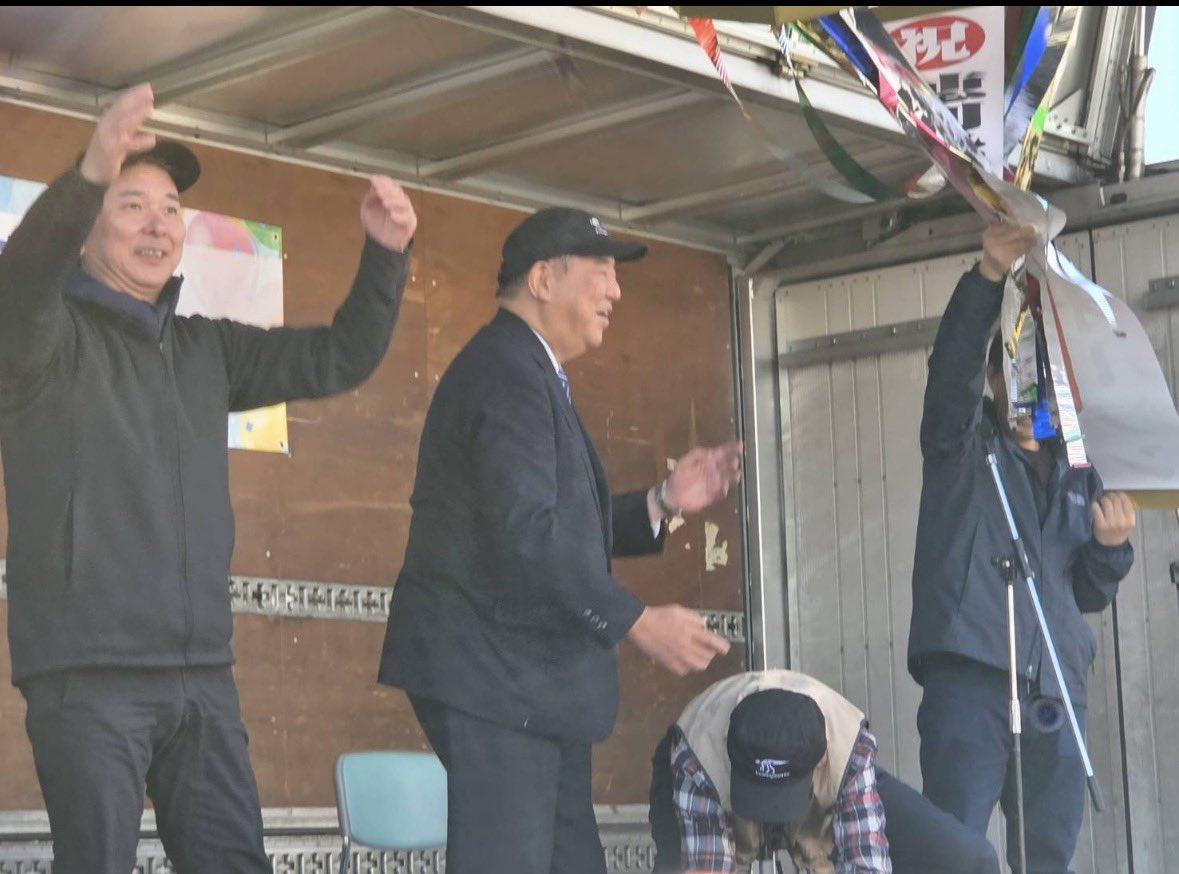 dino_mamire's tweet photo. 今日から穂別恐竜博物館がオープン😃❗️オープニングには石破前総理もご出席いただきました😳その後の恐竜祭りでは、一緒に菓子まきも実施🎉たくさんの方にお越しいただき、子どもたちの笑顔に囲まれながら、本当に楽しい一日となりました😉ぜひ多くの方に博物館へ遊びに来ていただければ嬉しいです🦖 https://t.co/A7LXA3u0zv