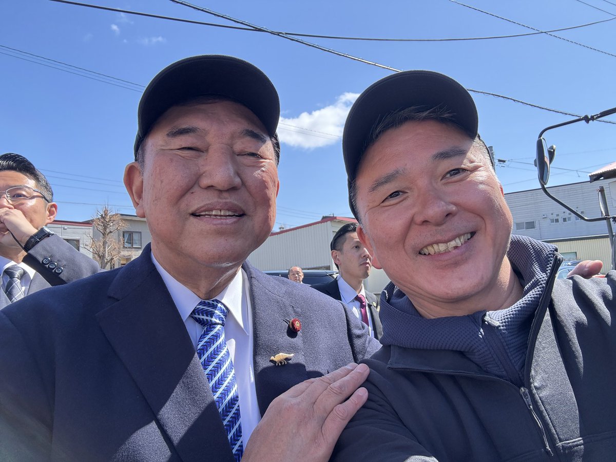 dino_mamire's tweet photo. 今日から穂別恐竜博物館がオープン😃❗️オープニングには石破前総理もご出席いただきました😳その後の恐竜祭りでは、一緒に菓子まきも実施🎉たくさんの方にお越しいただき、子どもたちの笑顔に囲まれながら、本当に楽しい一日となりました😉ぜひ多くの方に博物館へ遊びに来ていただければ嬉しいです🦖 https://t.co/A7LXA3u0zv