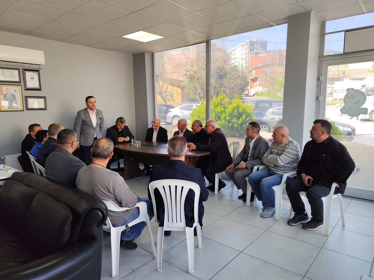 Sülüntepe Mahallemizde, Ekonomi İşleri Başkanlığımızın koordinesinde; Kocabay İnşaat &amp; Emlak işletmecisi Emin Koca’nın ev sahipliğinde kıymetli esnaflarımızla bir araya gelerek hasbihal ettik.

Samimi bir ortamda gerçekleştirdiğimiz buluşmada; esnaflarımızın talep, öneri ve