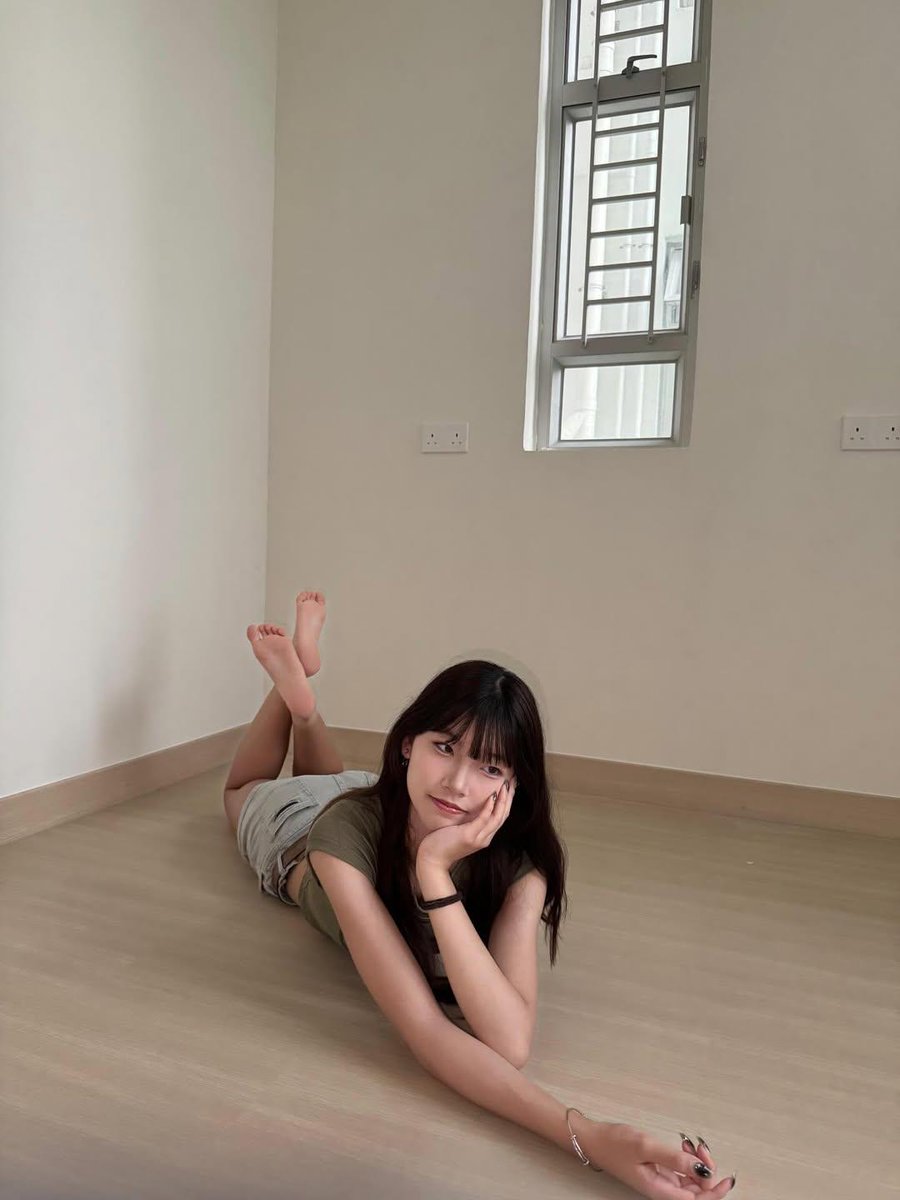 Bobson_912's tweet photo. 在新家小姐姐的美腳 https://t.co/IdZtX21C6u