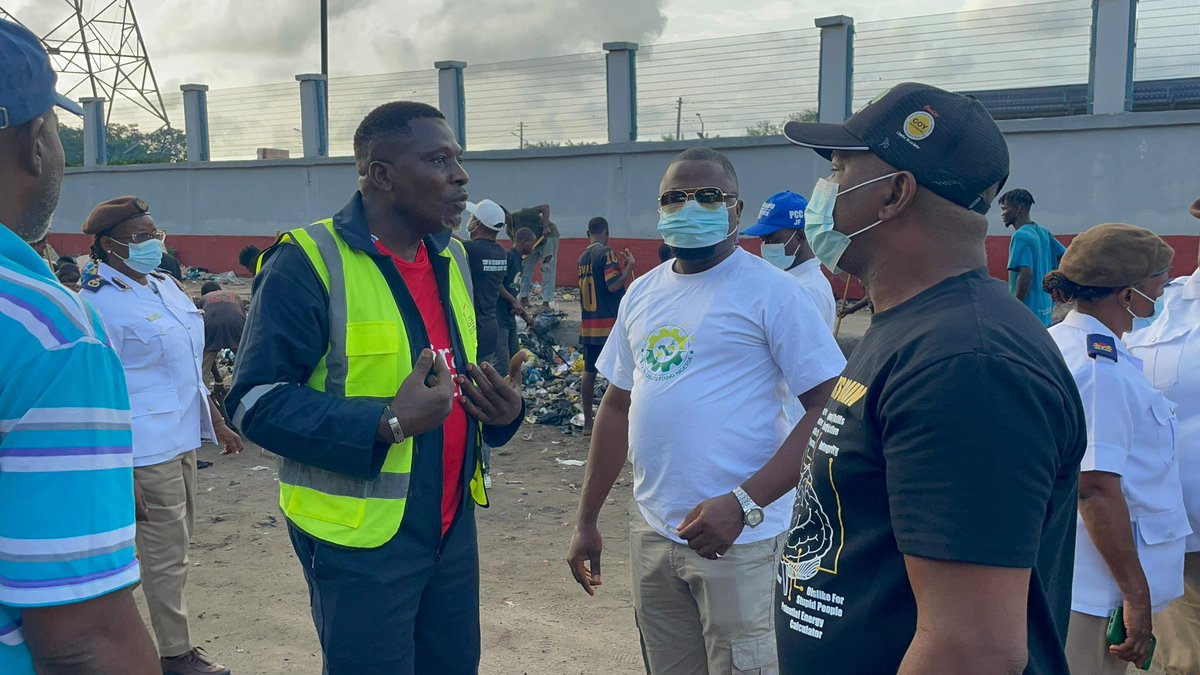 Mr_JAGs's tweet photo. Some parts of Eti-Osa East LCDA this morning for Environmental Sanitation, led by the Chairman, Hon. Biliaminu Samson Agunbiade

 @jidesanwoolu @tokunbo_wahab @muyiwag @GRVlagos 

#EnvironmentalSanitation https://t.co/hYOU95DF3W