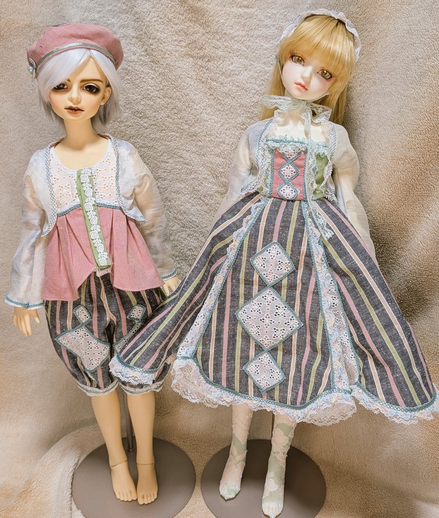 petit_nonb's tweet photo. いつもギリギリの告知で申し訳ございません。
明日の新作は幼っ子、ミニっ子、ディアちゃん、SD～Gr少女用をそれぞれ2種類ずつです。
使用生地の関係で全て1点物です。
お近くにお越しの際は立ち寄って頂けますと嬉しいです。
明日はどうぞよろしくお願いいたします！
ぷち☆のん　ドレス担当より https://t.co/cnwql0L0Bn