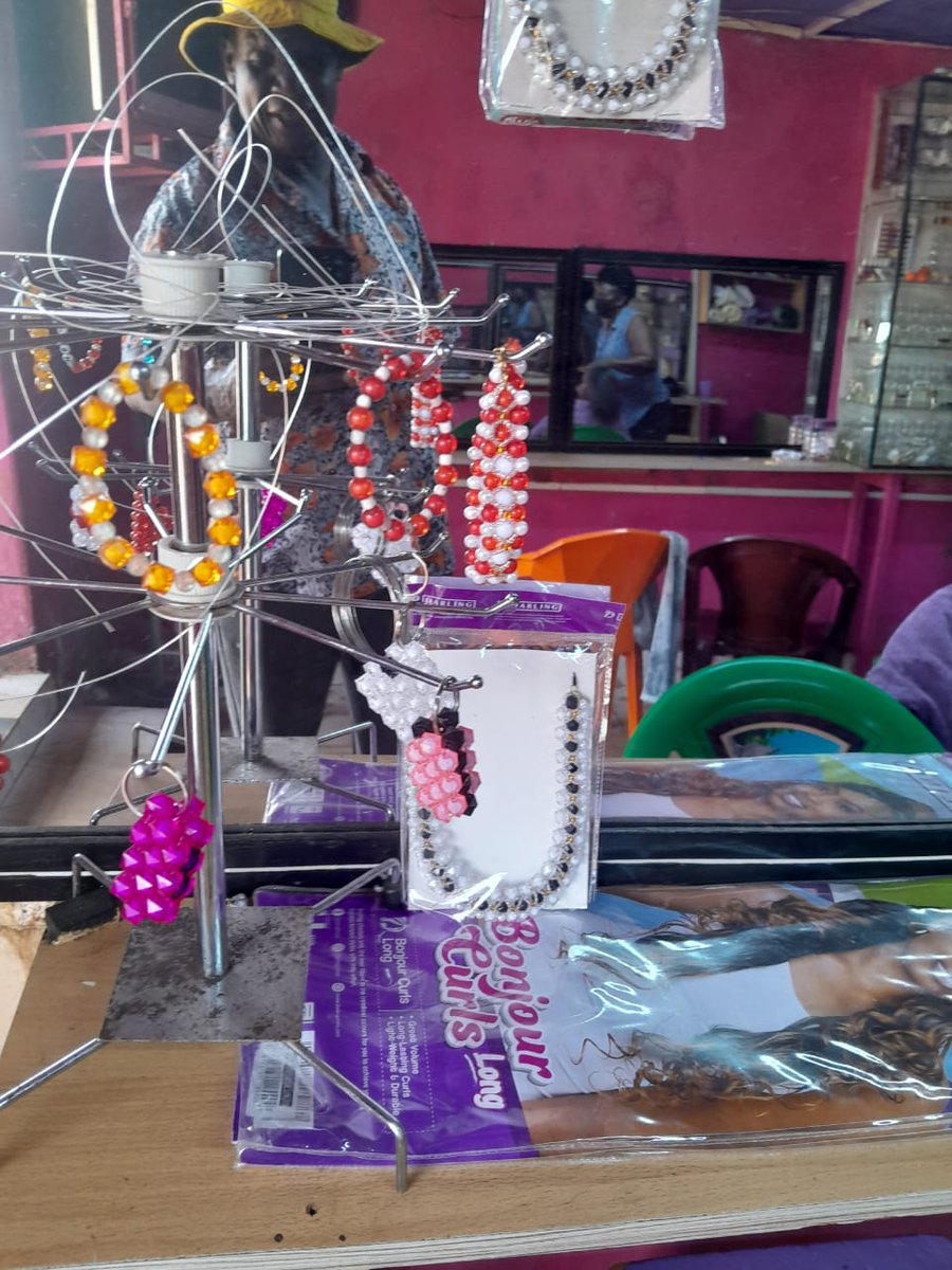 CELSIR_Africa's tweet image. 1 week after beadwork training with PROOF at Kitale Kipsongoo Slum Area, a teenage boy went home and did this:
Packaged his beads. Hung them in his mother’s salon. Started selling.
No waiting. No excuses. Just a skill applied. 

#EconomicEmpowerment #SocialEnterprise