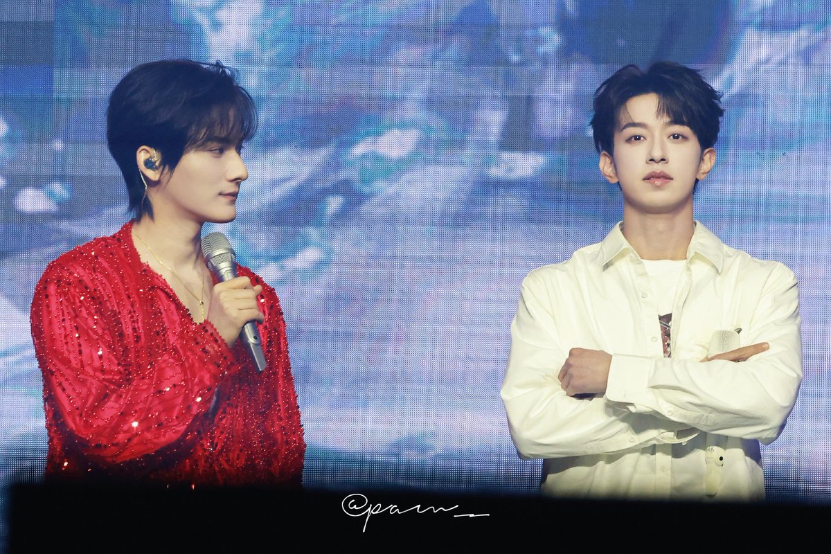 The way Jiang Heng gazes so deeply at his love 🥺✨️

⌞Cr.喜欢什么发什么⌝

JIANG LIGHTS UP BKK
#HengAttitudeOnStage