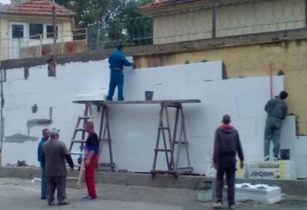 Only in Bulgaria, a prison fence with thermal insulation. Great use of EU money.