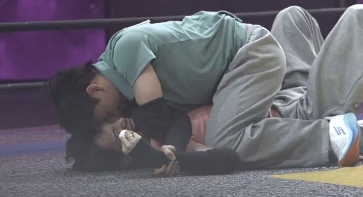 แล้วกัดกันจริงจังมากสองคนนี้ มันคือศึกมวยดึงป้ายชื่อไม่ใช่หรอ ทำมัยกัดกันนน5555555555555

#RunningManTH #รันนิ่งแมนไทยแลนด์ 
#ต้าห์อู๋ออฟโรด #DaouOffroad