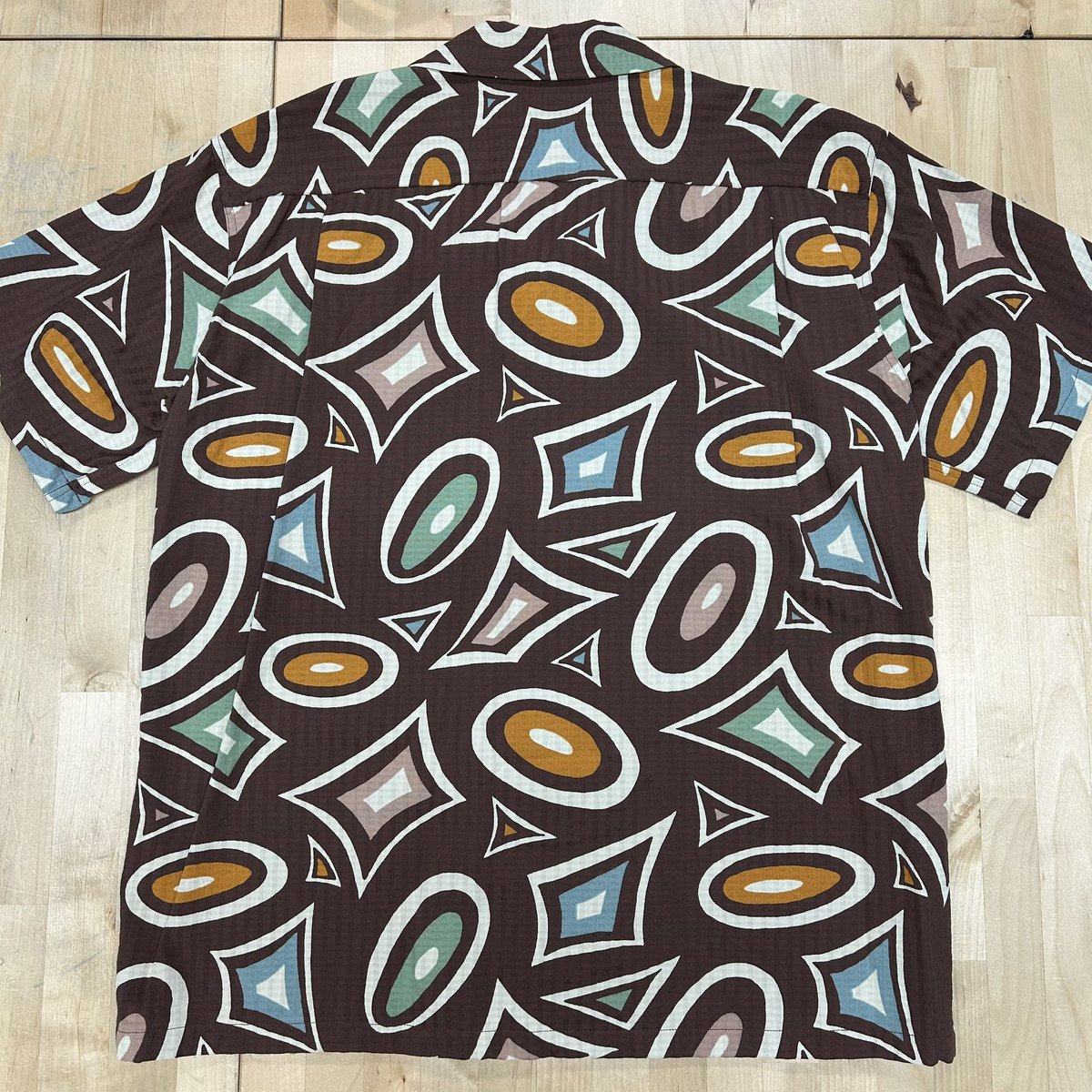 j_mochi's tweet image. 【STAR OF HOLLYWOOD】
【品番: SH39712-138(BROWN)】
「MODERN」
「DOBBY COTTON OPEN SHIRT」

素材:綿100%
税込価格:¥20900
日本製
Mid 1950s
Dobby Cotton
Discharge Print

mochizuki.fashionstore.jp/items/142879999