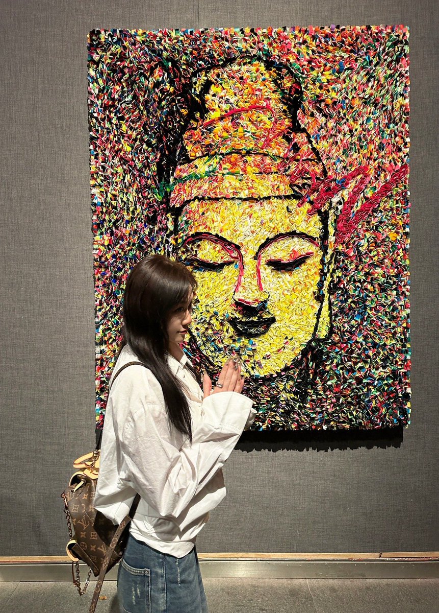 maivantho tweet media