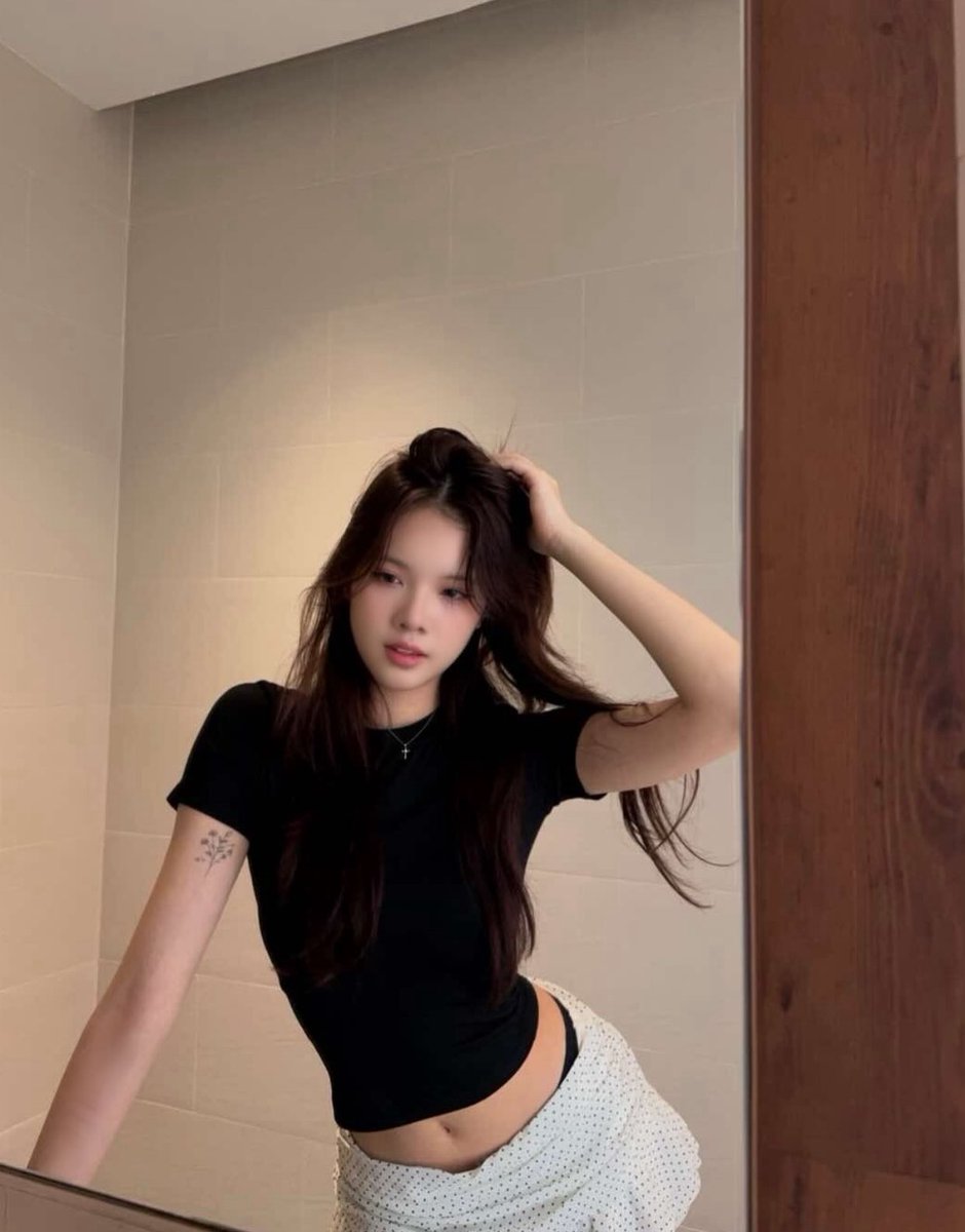sg midriffs tweet media