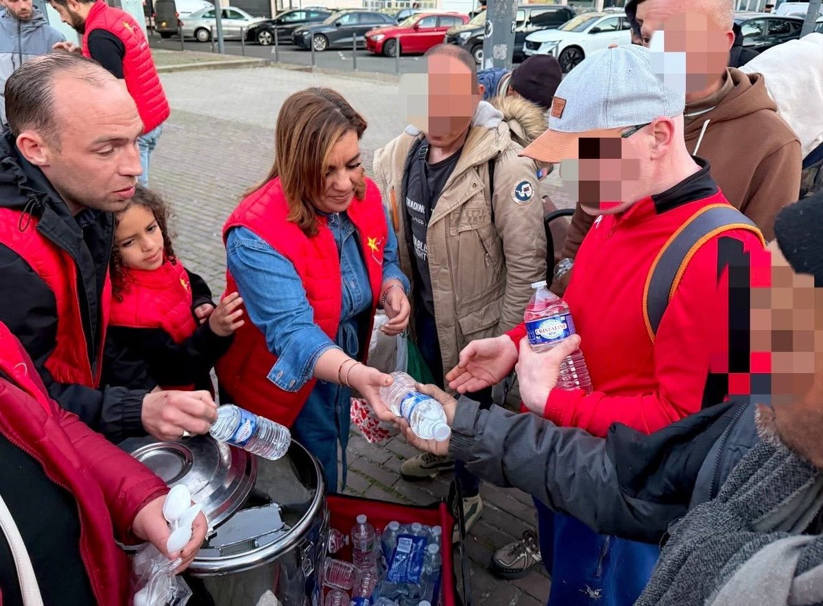 BouananiKalid's tweet image. Un regard, quelques mots, un café chaud parfois, c’est tout ce qu’il faut pour redonner un peu de dignité.

👉 Être là, simplement.
👉 associationcoeuretoile.art.blog

#Solidarité #Dignité #SansAbri #Lille #Fraternité