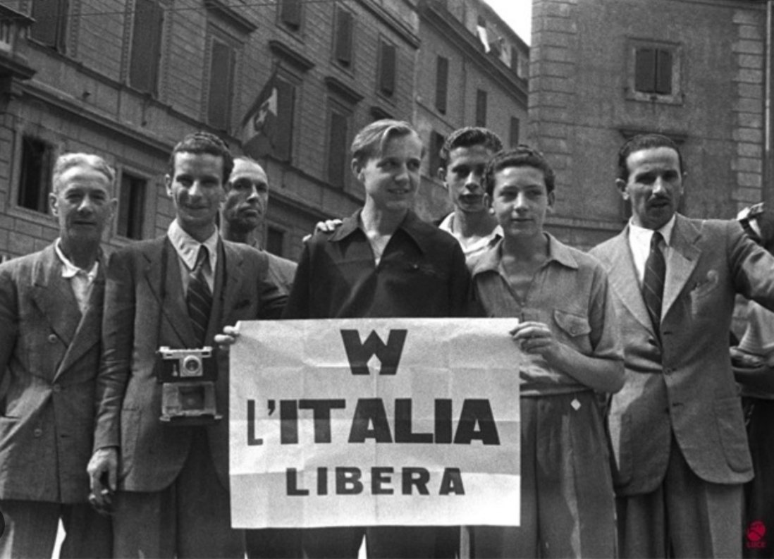 #25aprile 
#Liberazione 🇮🇹
I nostri nonni le hanno conquistate
Ora tocca a noi difendere la libertà e la democrazia.
🌺🌺🌺🌺
