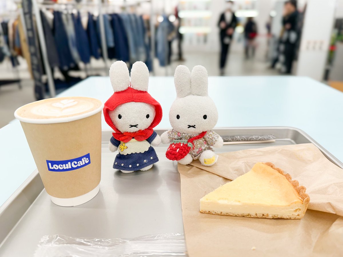 実は昨日、今日と続けて、昨日オープンしたミッフィースタイル原宿店に行ってきました。
これは昨日の写真。原宿の街は体感としては8割がた外国人、という感じでした。
(ミッフィースタイルは日本人ばかりだったけど、予約なしで入店しようとする外国人観光客多数…)
