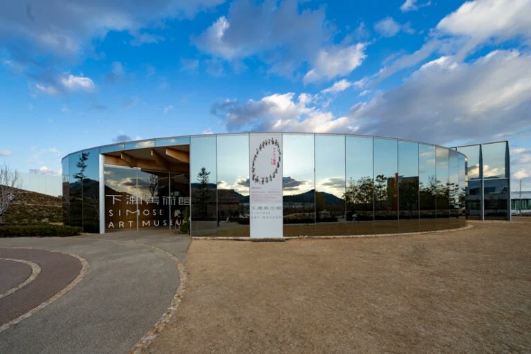 super_tourism's tweet image. Shimose Art Museum – Hiroshima
japan-transportation.com/archives/11531

Set along the Seto Inland Sea, the Shimose Museum of Art stands out as one of Japan’s premier contemporary art museums, offering visitors a refined and immersive cultural experience.
#Japan #WritingCommunity #travel