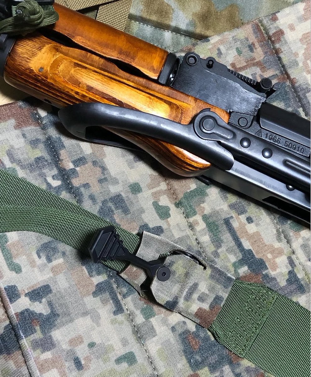 hiker_1984's tweet photo. スリングアジャスターカバー
ferroやvtac lbxなどの金属スライダーを使っているスリングの金具に被せる事でカチャカチャ音や銃、装備等へのダメージも軽減できます。

ferroのスリングスタープルタブなどにも対応しています。

1枚目の色からお選びください

送料別3000円 https://t.co/TpDTXyPtFl