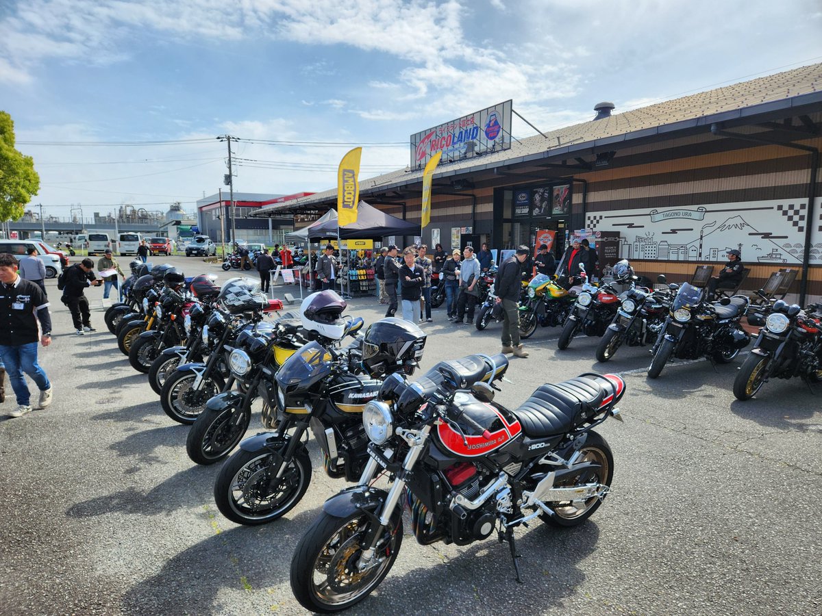 ricoland_group's tweet image. 【Z900RS/CAFEナイトミーティング2026】
 大盛況にて終了しました❗
ライコランド富士店
Z900RS祭り‼️
最高のお天気で、約58台の熱いメンバーで盛り上がりました～👍️
ご参加ありがとうございました👑
ricoland.co.jp/information/20…
#Z900RS
#NIGHTMEETING
#FUJI 
#RICOLAND
