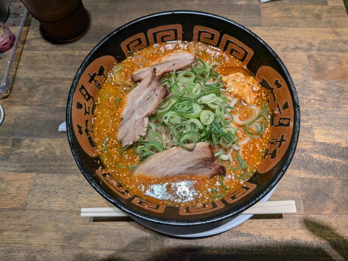 わしじゃあ！
本日は地元のラーメン屋「希望軒」さんにて、いつものごま味噌ラーメンピリカを頂きましたッ!
やはりピリ大！美味すぎるッ!
1週間の締めくくりにはこの1杯ですな💖
来週もまた来よう